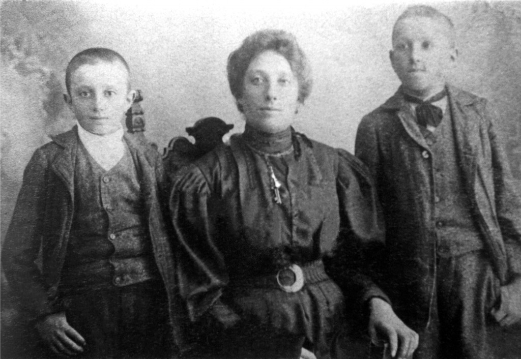 genealogy research - Mario, Maria and Leandro Rebelato circa 1900 